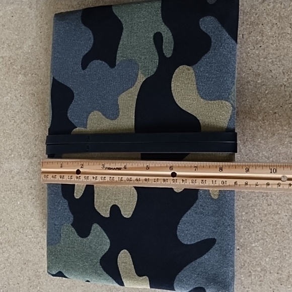 Stella And Dot Fabric Camo Clutch - Picture 7 of 7